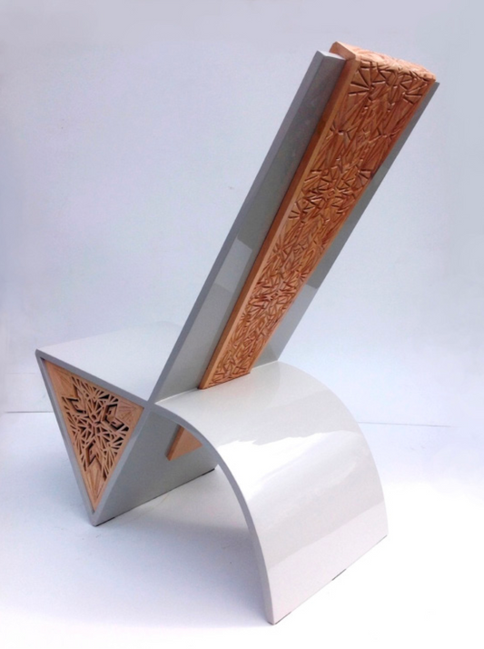 Ręcznie rzeźbione krzesło